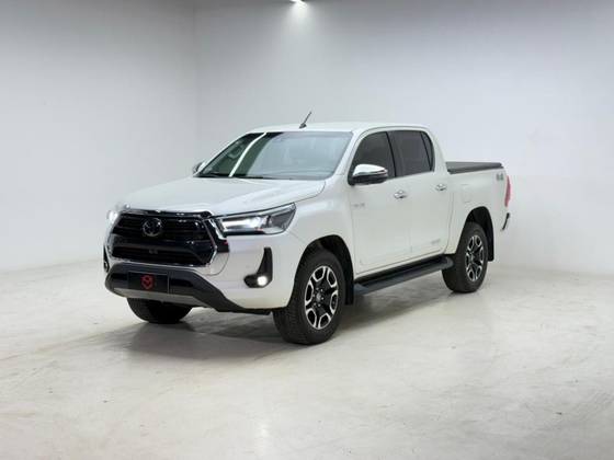 TOYOTA HILUX 2.8 D-4D TURBO DIESEL CD SRX 4X4 AUTOMÁTICO